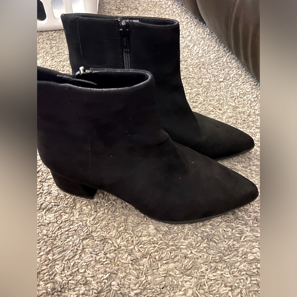 Black womens suede ankle boots with a 3.5" heel size 7.5